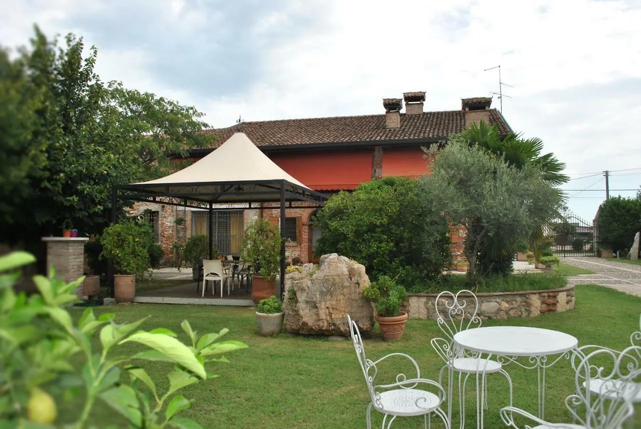Bed & Breakfast Dd Clara Bed And Breakfast Salizzole Italy